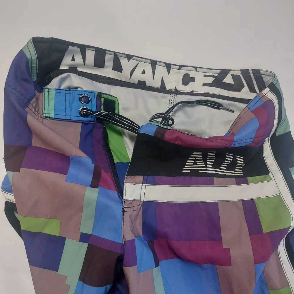 Multicolor Geometric Men's Swim Shorts Size 32 - Picture 2 of 10